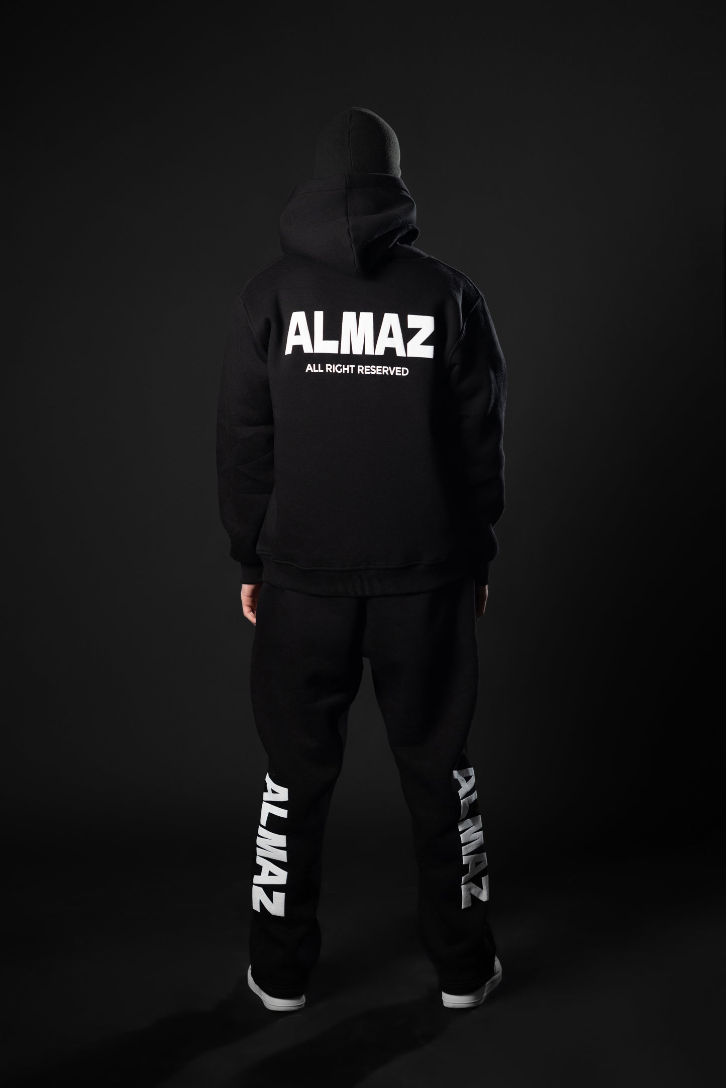 BLACK ALMAZ SET / WHITE FONTS