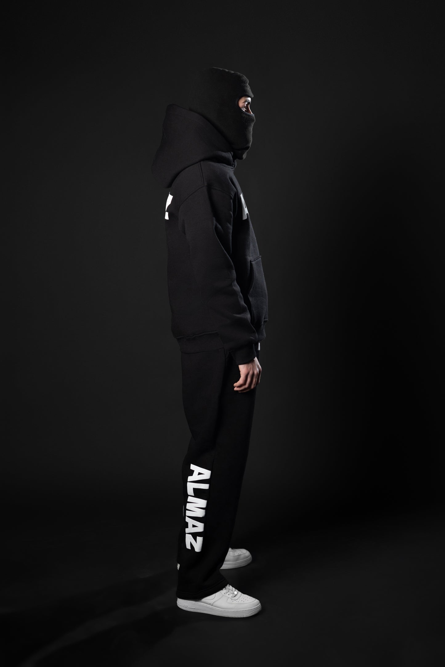 BLACK ALMAZ SET / WHITE FONTS