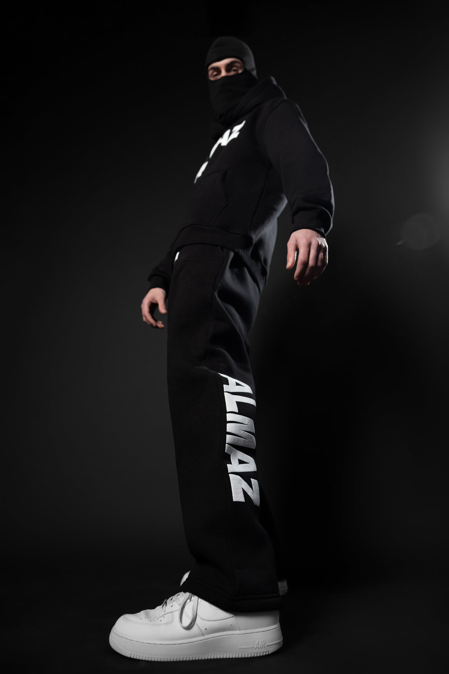 BLACK ALMAZ SET / WHITE FONTS
