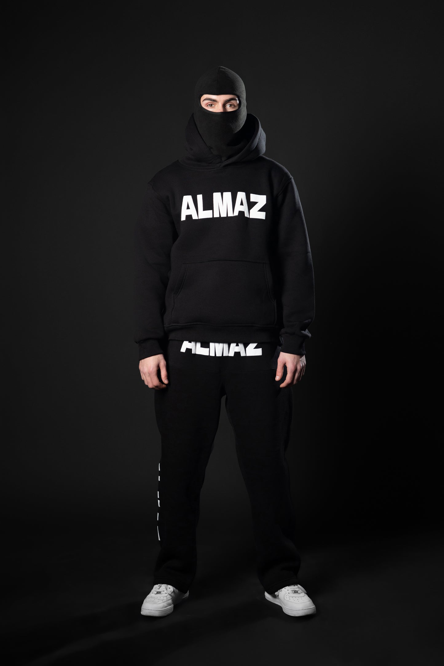 BLACK ALMAZ SET / WHITE FONTS